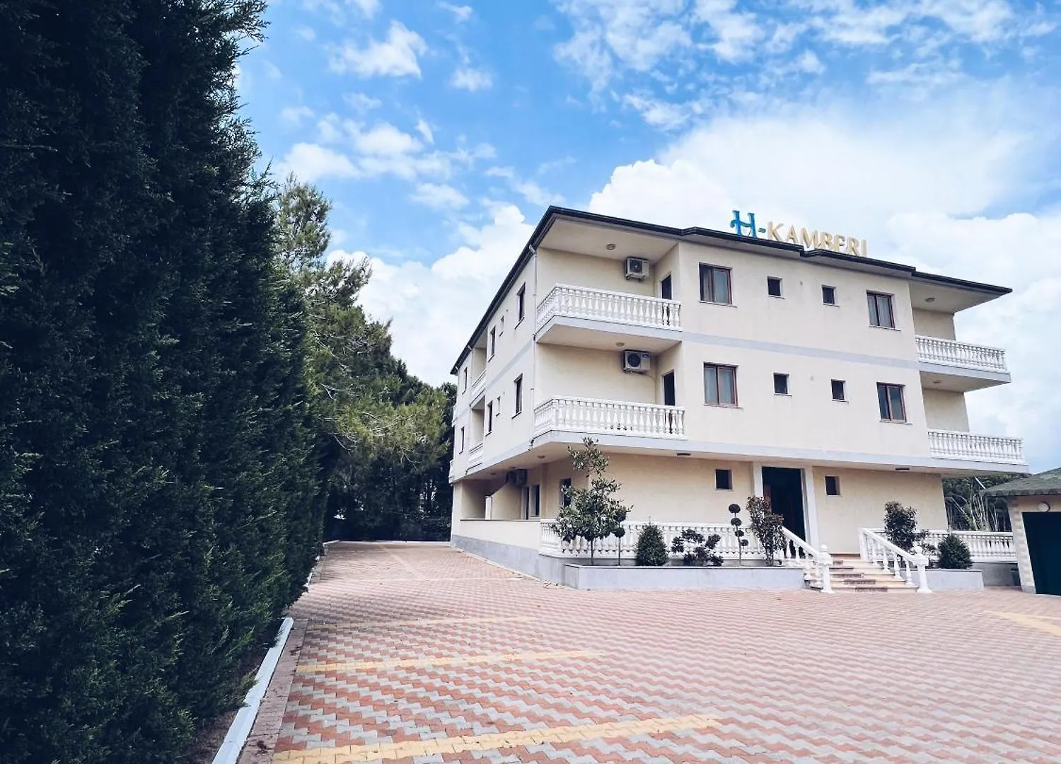 Kamberi Hotel & Apartments Velipojë
