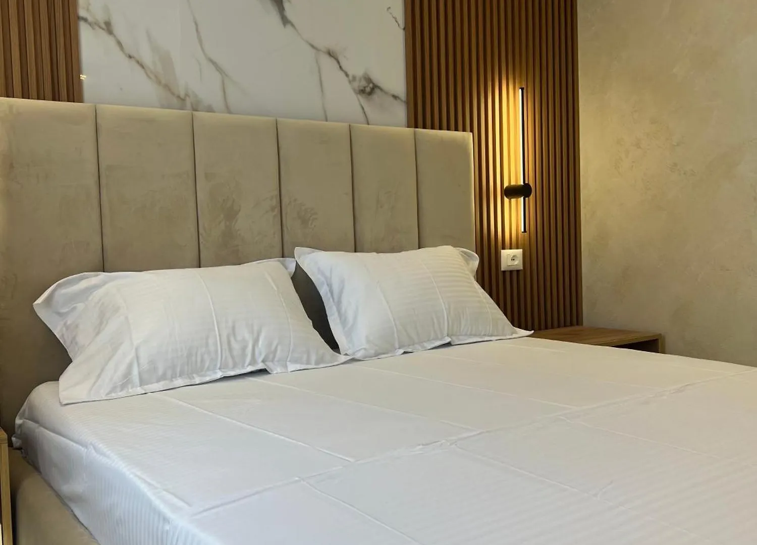 Kamberi Hotel & Apartments Velipojë