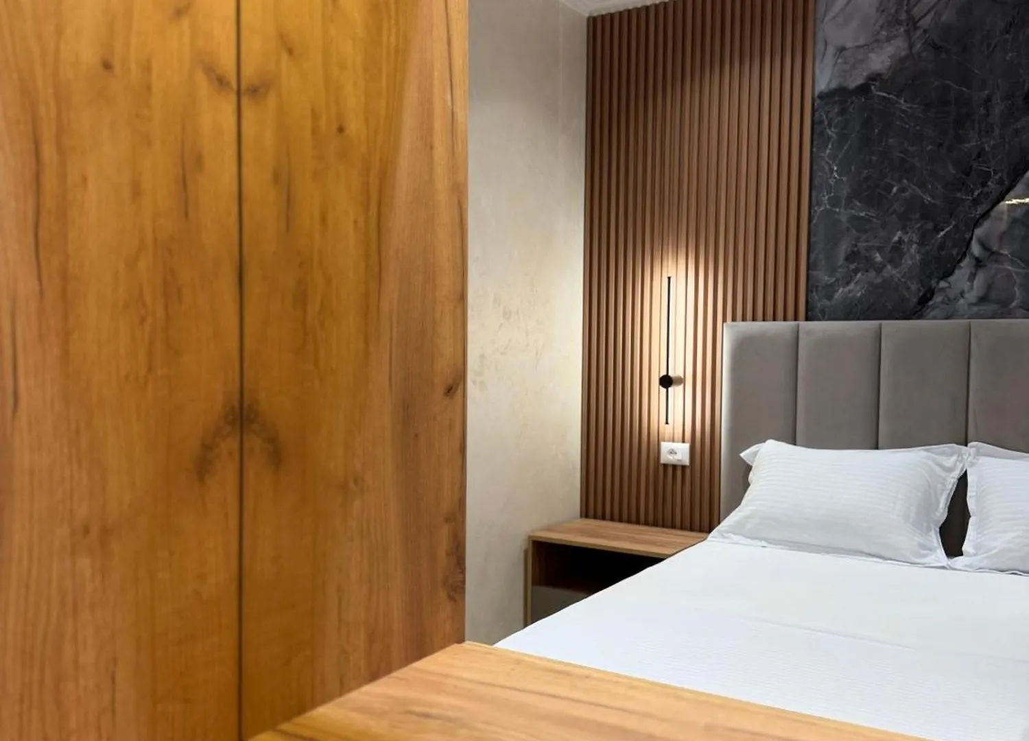 Kamberi Hotel & Apartments Velipojë
